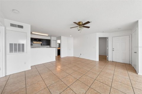 Condo in Kissimmee, Florida, 2 bedrooms № 2102657 - photo 9