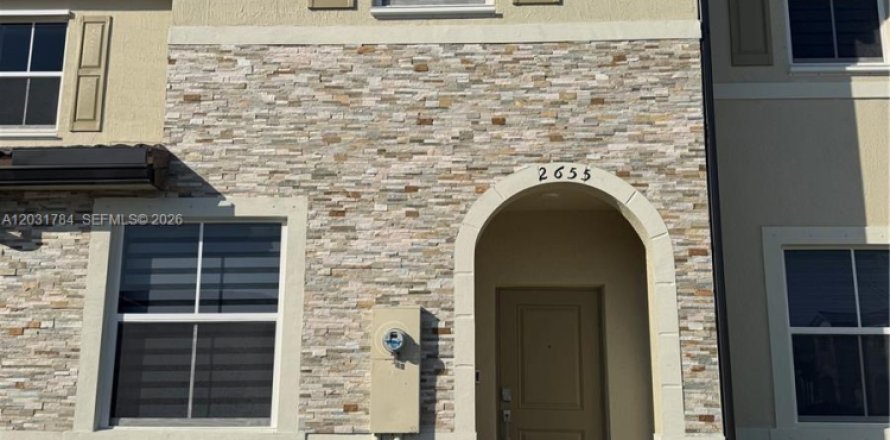 House in Homestead, Florida 3 bedrooms № 2258105