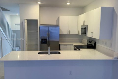 House in Homestead, Florida 3 bedrooms № 2258105 - photo 2