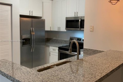 Copropriété à vendre à Doral, Floride: 2 chambres, 84.54 m2 № 1930628 - photo 2