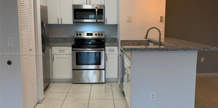 Condo à Doral, Floride, 2 chambres  № 1930628