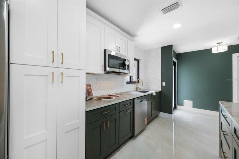 Villa ou maison à vendre à Tampa, Floride: 3 chambres, 159.42 m2 № 2427677 - photo 5