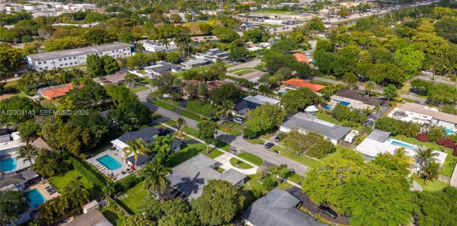 Casa en Plantation, Florida 3 dormitorios, 209.12 m2 № 2066326