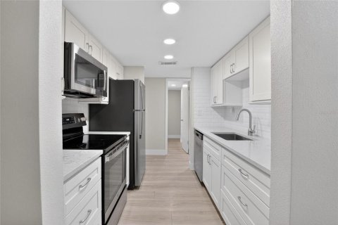 Copropriété à vendre à Saint Petersburg, Floride: 2 chambres, 97.55 m2 № 2220356 - photo 5