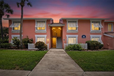 Condo in Saint Petersburg, Florida, 2 bedrooms № 2220356