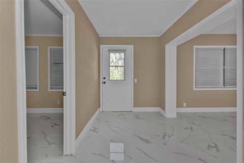 House in Port Charlotte, Florida 5 bedrooms, 179.58 sq.m. № 1523031 - photo 12