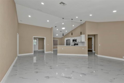 House in Port Charlotte, Florida 5 bedrooms, 179.58 sq.m. № 1523031 - photo 8