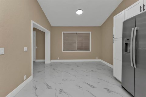 House in Port Charlotte, Florida 5 bedrooms, 179.58 sq.m. № 1523031 - photo 11