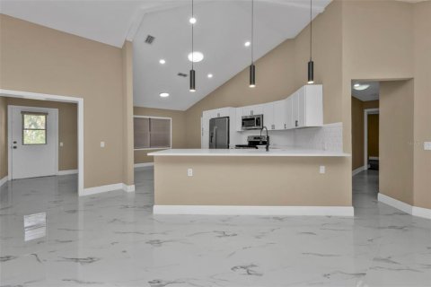 House in Port Charlotte, Florida 5 bedrooms, 179.58 sq.m. № 1523031 - photo 9
