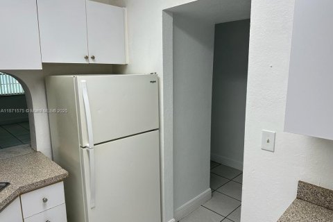 Copropriété à louer à Palmetto Bay, Floride: 2 chambres, 74.41 m2 № 1923665 - photo 10