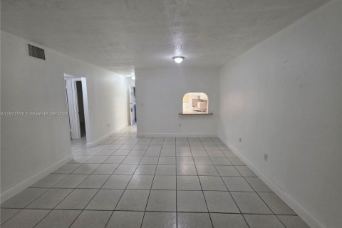 Copropriété à louer à Palmetto Bay, Floride: 2 chambres, 74.41 m2 № 1923665 - photo 3