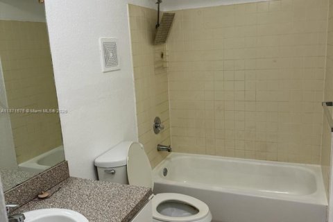 Copropriété à louer à Palmetto Bay, Floride: 2 chambres, 74.41 m2 № 1923665 - photo 17