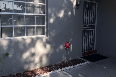 Copropriété à vendre à Miami, Floride: 2 chambres, 98.48 m2 № 2012551 - photo 18