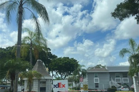 Copropriété à vendre à Miami, Floride: 2 chambres, 98.48 m2 № 2012551 - photo 2