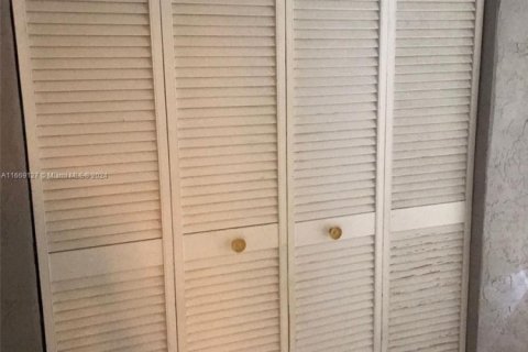 Copropriété à vendre à Miami, Floride: 2 chambres, 98.48 m2 № 2012551 - photo 29