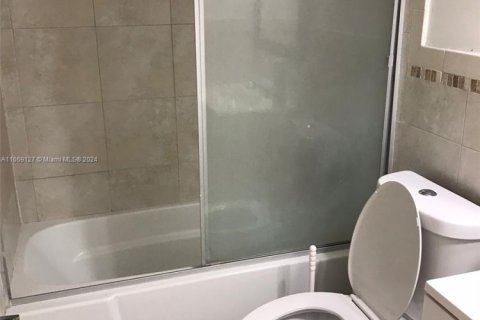 Copropriété à vendre à Miami, Floride: 2 chambres, 98.48 m2 № 2012551 - photo 19