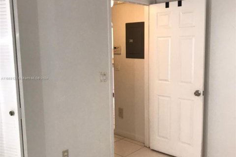 Copropriété à vendre à Miami, Floride: 2 chambres, 98.48 m2 № 2012551 - photo 26