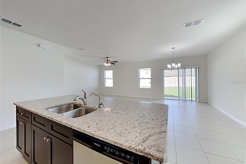 Casa en alquiler en Davenport, Florida, 4 dormitorios, 164.16 m2 № 1912341 - foto 5