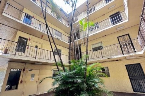 Copropriété à louer à North Miami, Floride: 2 chambres, 97.18 m2 № 1976773 - photo 15