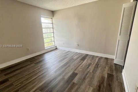 Copropriété à louer à North Miami, Floride: 2 chambres, 97.18 m2 № 1976773 - photo 8