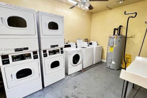 Copropriété à louer à North Miami, Floride: 2 chambres, 97.18 m2 № 1976773 - photo 14