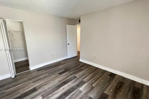 Copropriété à louer à North Miami, Floride: 2 chambres, 97.18 m2 № 1976773 - photo 10