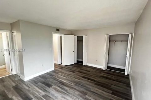 Copropriété à louer à North Miami, Floride: 2 chambres, 97.18 m2 № 1976773 - photo 6