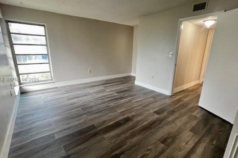 Copropriété à louer à North Miami, Floride: 2 chambres, 97.18 m2 № 1976773 - photo 5