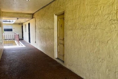 Copropriété à louer à North Miami, Floride: 2 chambres, 97.18 m2 № 1976773 - photo 13