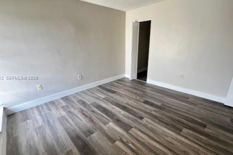 Copropriété à louer à North Miami, Floride: 2 chambres, 97.18 m2 № 1976773 - photo 9