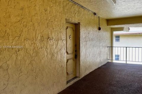 Copropriété à louer à North Miami, Floride: 2 chambres, 97.18 m2 № 1976773 - photo 12