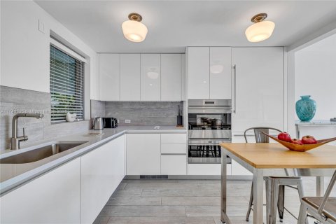 Condominio en venta en Miami Beach, Florida, 1 dormitorio, 65.12 m2 № 1696660 - foto 13