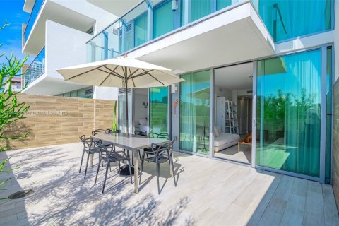 Condominio en venta en Miami Beach, Florida, 1 dormitorio, 65.12 m2 № 1696660 - foto 2