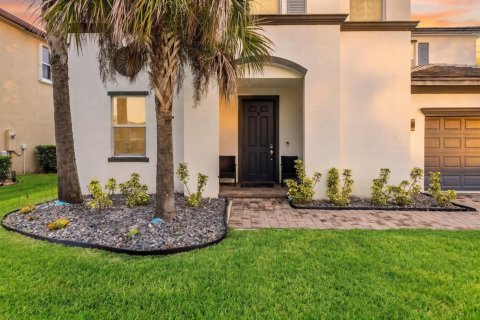 House in Port St. Lucie, Florida 4 bedrooms, 254.83 sq.m. № 2253943 - photo 3