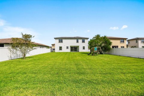 House in Port St. Lucie, Florida 4 bedrooms, 254.83 sq.m. № 2253943 - photo 24