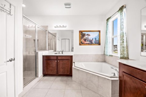 House in Port St. Lucie, Florida 4 bedrooms, 254.83 sq.m. № 2253943 - photo 17