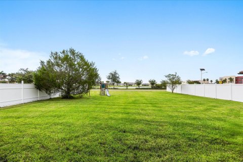 House in Port St. Lucie, Florida 4 bedrooms, 254.83 sq.m. № 2253943 - photo 25