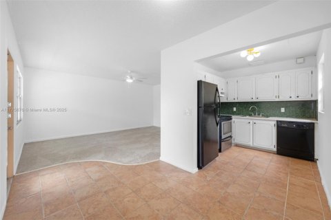 Condo in Deerfield Beach, Florida, 2 bedrooms  № 1784256 - photo 9