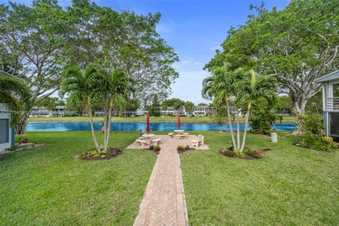 Condo in Deerfield Beach, Florida, 2 bedrooms  № 1784256 - photo 1