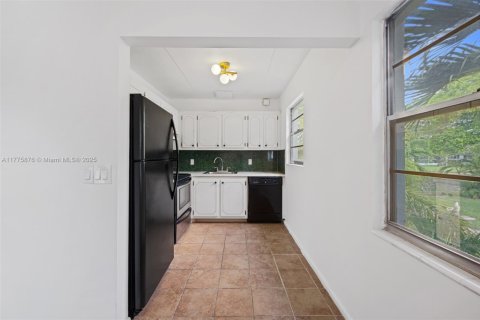 Condo in Deerfield Beach, Florida, 2 bedrooms  № 1784256 - photo 11
