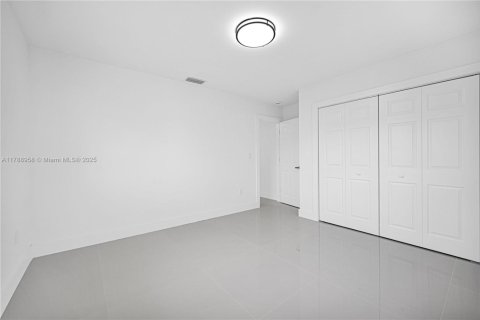 Casa en venta en Miami, Florida, 4 dormitorios, 188.96 m2 № 1699861 - foto 18