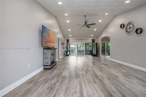 Casa en venta en Sunrise, Florida, 3 dormitorios, 149.57 m2 № 1969664 - foto 4