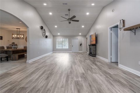 Casa en venta en Sunrise, Florida, 3 dormitorios, 149.57 m2 № 1969664 - foto 2