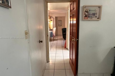 Copropriété à vendre à Sunny Isles Beach, Floride: 2 chambres, 82.87 m2 № 1994385 - photo 23