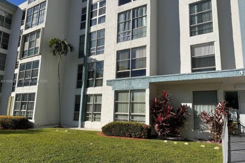 Copropriété à vendre à Sunny Isles Beach, Floride: 2 chambres, 82.87 m2 № 1994385 - photo 2
