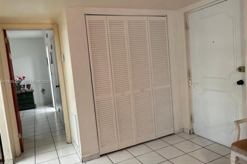 Copropriété à vendre à Sunny Isles Beach, Floride: 2 chambres, 82.87 m2 № 1994385 - photo 18