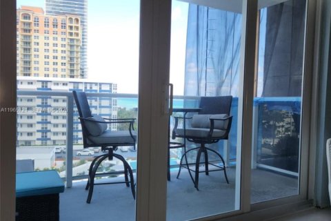 Condo in Hallandale Beach, Florida  № 2027288 - photo 26