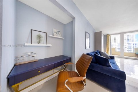 Condo in Hallandale Beach, Florida  № 2027288 - photo 18