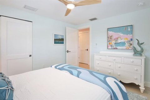 House in Holmes Beach, Florida 4 bedrooms, 231.14 sq.m. № 2396407 - photo 25