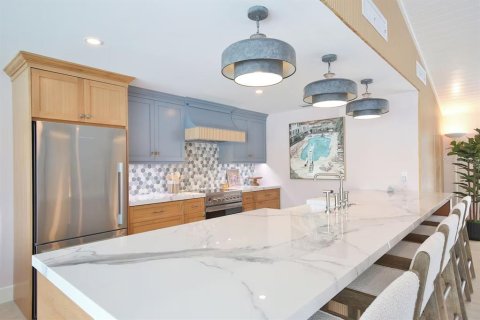 House in Holmes Beach, Florida 4 bedrooms, 231.14 sq.m. № 2396407 - photo 9